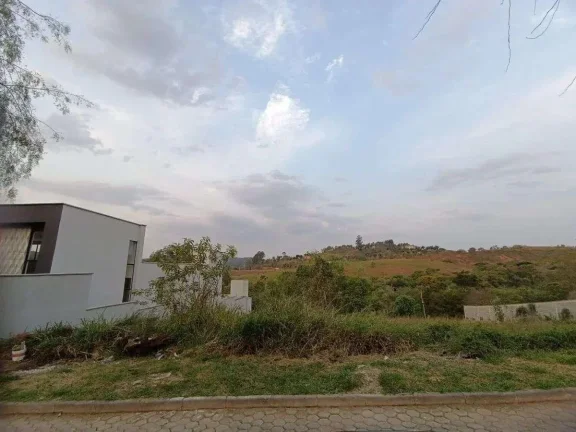 Imagem Construa a Casa dos Seus Sonhos: Lote de 940m2 em Condomínio Fechado