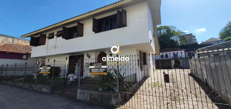 Casa 4 dormitórios à venda Centro Santa Maria/RS