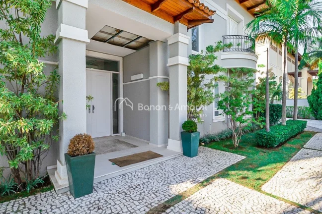 Imagem Localizada em um condomínio de alto padrão, esta casa em estilo sobrado oferece conforto, privacid...