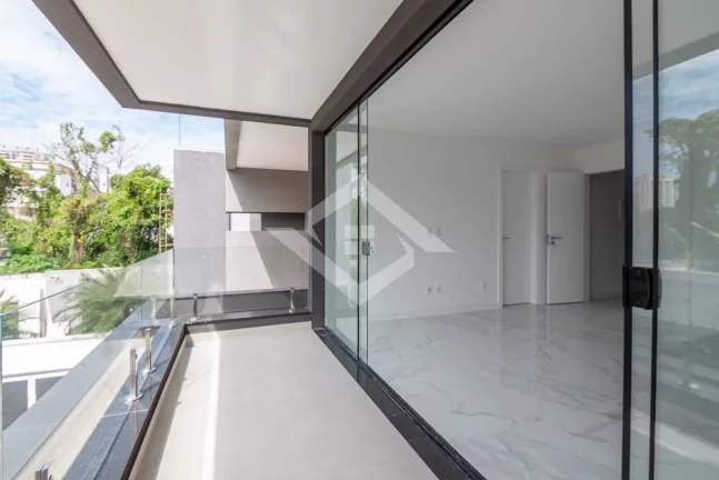 Imagem Casa Duplex 4 Suítes e 317m² no Recreio dos Bandeirantes |