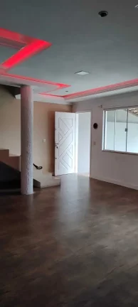 Imagem Sobrado com 3 quartos sendo 1 suíte e 2 vagas de garagem em Camboriú