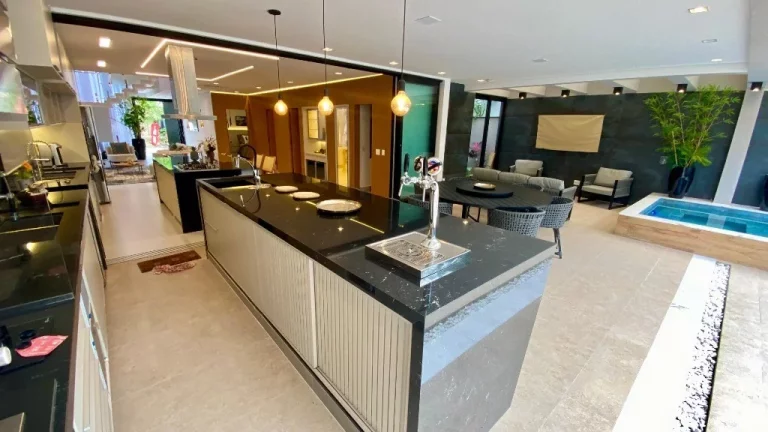 Imagem Casa de luxo à venda na Riviera de Bertioga-SP: 7 quartos, 7 suítes, 8 banheiros, 4 vagas de garagem!