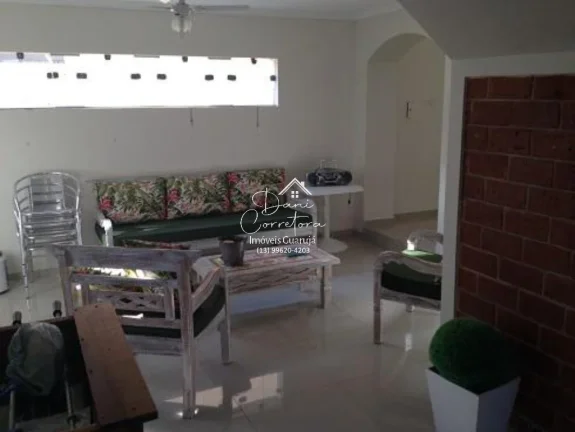 Imagem Imperdível: Casa à venda na Enseada, Guarujá-SP, com 4 quartos, 1 suíte, 2 banheiros, 3 vagas de garagem e 250m²!