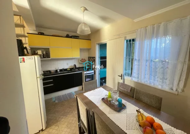 Imagem Casa 3 dormitórios no bairro Camaquã próximo ao Zaffari Cavalhada
