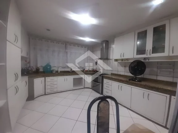 Imagem Casa dúplex com 3 quartos e 240m² em condomínio – Campo Grande RJ