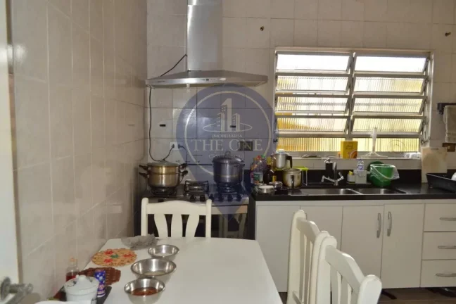 Imagem Imperdível! Casa à venda na Vila Monumento, São Paulo-SP, 3 quartos, 1 suíte, 2 salas, 4 banheiros, 2 vagas, 200m². Confira!