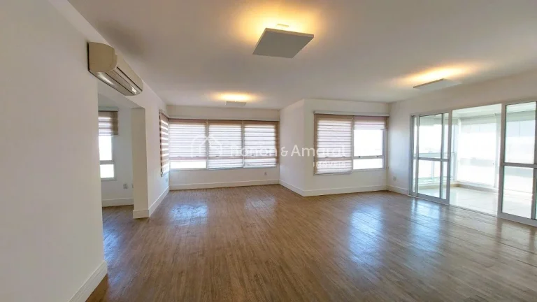 Imagem Excelente apartamento em andar alto, com vista privilegiada da varanda gourmet fechada com vidro e a...