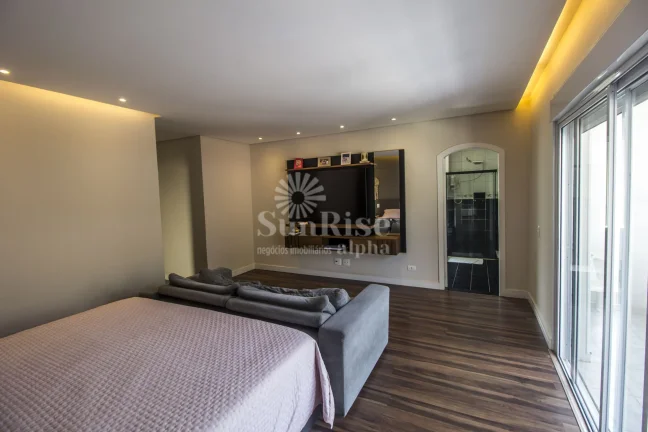 Imagem Casa a venda mobiliada e reformada - Alphaville 6 | 4 suítes - 4 vagas - 360m² AC - 360m² AT | R$2.990.000