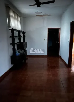 Imagem Vende-se casa com dois quartos no centro da cidade - Igarapava/SP