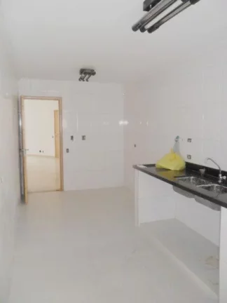 Imagem Praia de Pitangueiras, Local Nobre, Alto Padrão, Lazer Total, 2 Garagens, 145 m² úteis, Próximo ao Mar, Reformado.