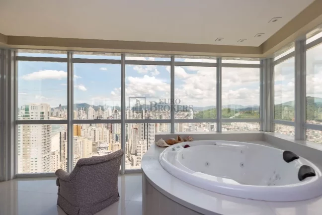 Imagem Apartamento à venda com 04 suítes no Centro de Balneário Camboriú/SC