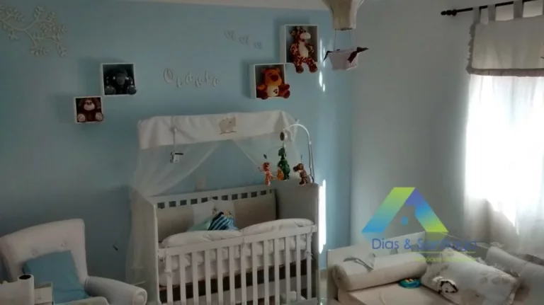 Imagem DIADEMA Sobrado recém reformada, 125M², edícula, 3 dormitórios, 4 vagas, ótima localização e valor