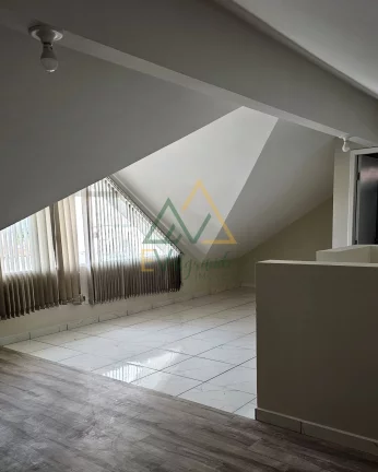 Imagem Casa Padrão com Ático