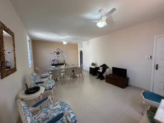 Imagem A 5ª Avenida Imóveis apresenta esta bem localizada CASA TÉRREA, c/ 3 Suites + anexo, ideal p/ fins RESIDENCIAL e ou COMERCIAL, melhor ponto da Pituba