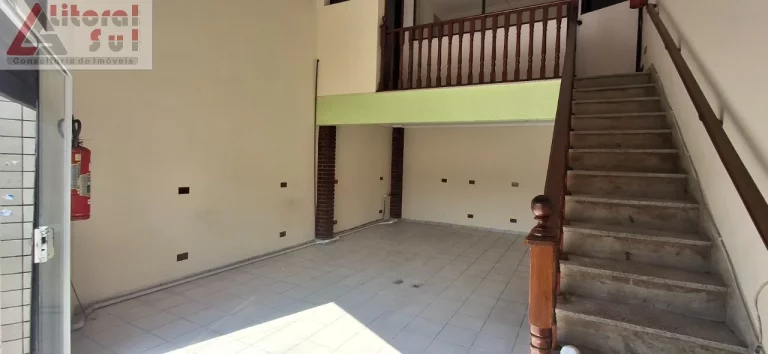 Imagem Galpão Comercial para Venda ou Locação em Praia Grande-SP, Bairro Caiçara: 1 Sala, 1 Banheiro, 64m² de Área.
