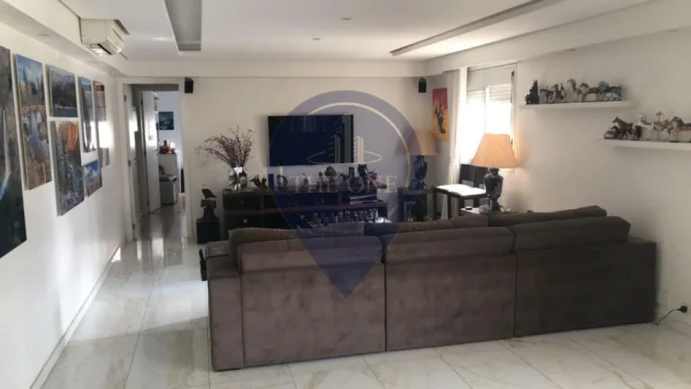 Imagem Apartamento à venda em São Paulo - Aclimação, com 3 suítes, 3 salas e 3 vagas de garagem! Venha conferir!