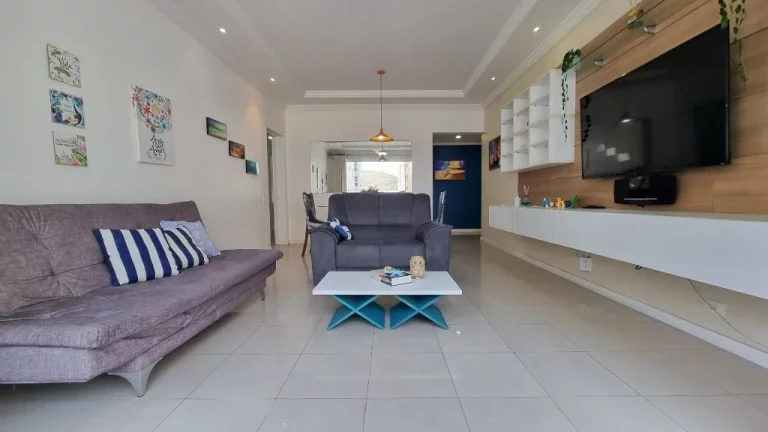 Imagem MARAVILHOSO APARTAMENTO NA PRAIA DE PITANGUEIRAS, 3 DORM. SENDO 1 SUÍTES, 1 VAGA DE GARAGEM, TOTALMENTE REFORMADO.