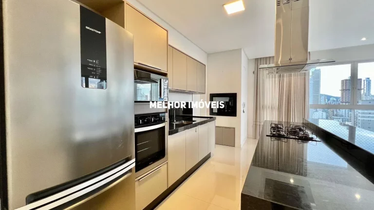 Imagem Apartamento á venda com 3 suítes e 3 vagas localizado no centro de Balneário Camboriú