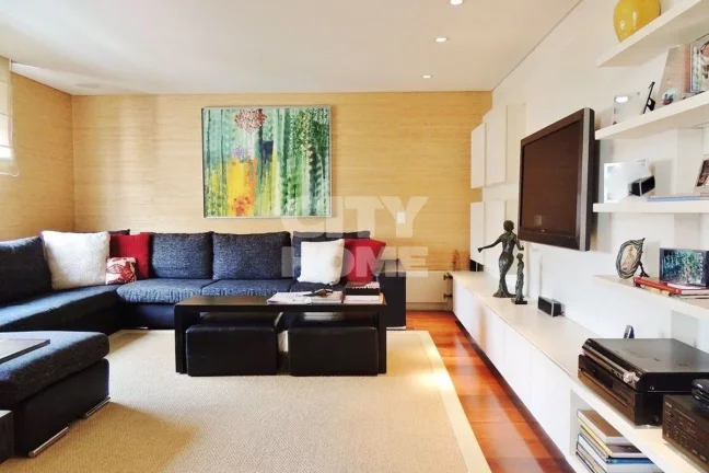 Imagem Apartamento de 346m² com ambientes amplos, e agradável varanda. Reformado com luxo e requinte. Sã...