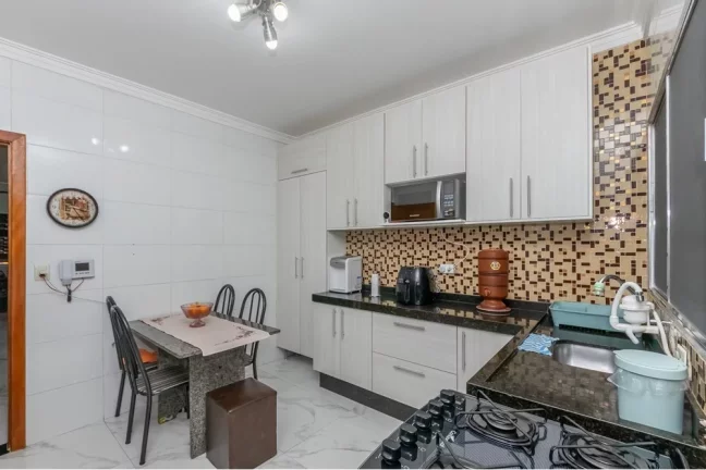 Imagem Sobrado 69m² em rua tranquila – 2 dormitórios + churrasqueira