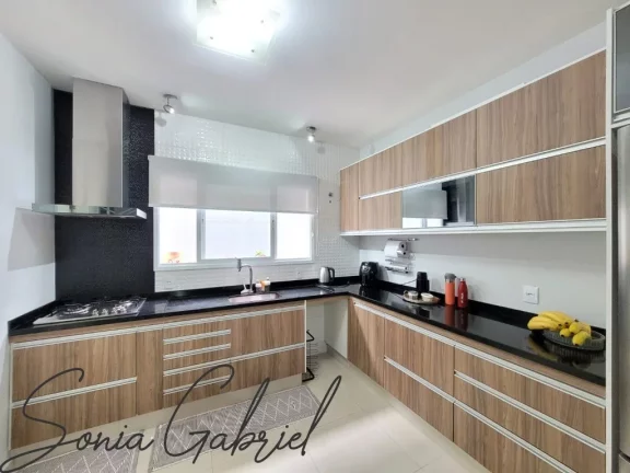 Imagem Residência de Luxo no Condomínio Reserva da Mata: 3 quartos, 3 suítes, 3 salas, 4 banheiros, 4 vagas, 231,40m² - Vinhedo-SP.