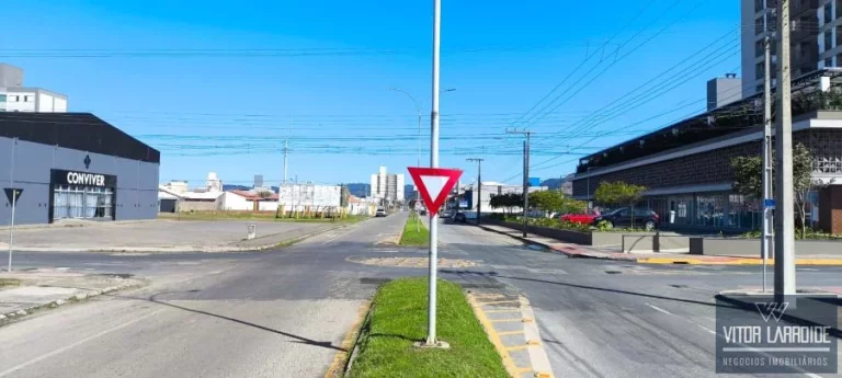 Imagem Terreno de Esquina 2.704m² à Venda no Bairro Recife