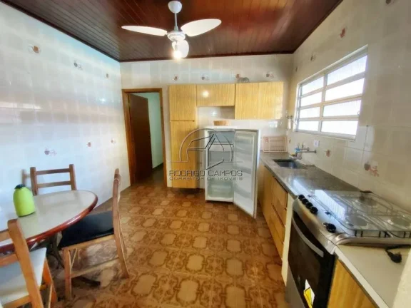 Imagem Espaçosa Casa Isolada à Venda no Ocian, Praia Grande - 4 Quartos e Piscina