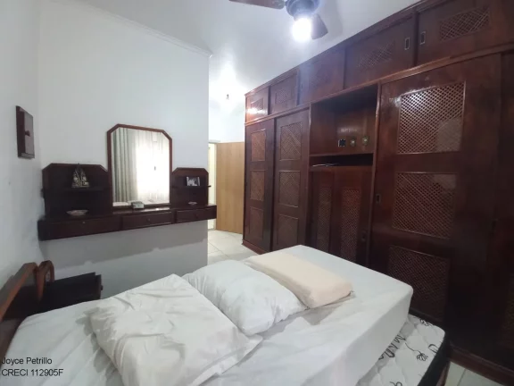 Imagem Casa com 6 dormitórios e a 600m da praia. A venda em Peruíbe