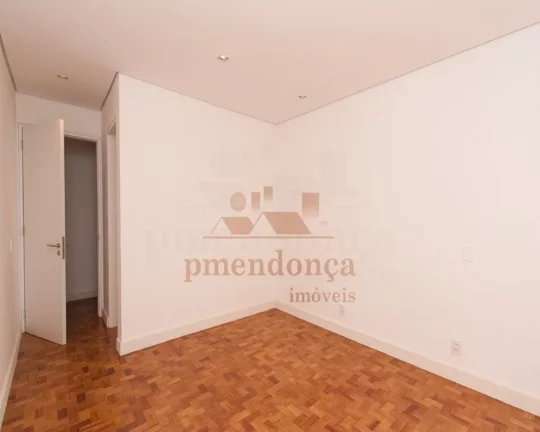 Imagem Apartamento bem amplo, totalmente reformando, tanto hidraulica, com eletrica, pisos e armarios, livv...