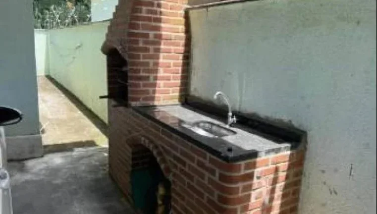 Imagem CASA C/51M2 - 2 QUARTOS - 1 VAGA - INOÃ - MARICÁ/RJ - Valor de avaliação R$ 280.000,00 LEILÃO ÚNICO 12/01/2026 - VALOR INICIAL DE VENDA: R$ 201.600,00