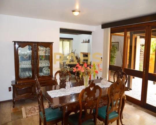 Imagem Linda Residência, no Condomínio Parc de France, Bairro Saguaçu. Arquitetura diferenciada, realiza...