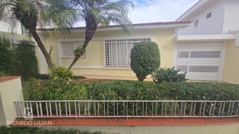 Imagem Casa com 3 dormitorios sendo uma suite e duas vagas localizada proximo ao Metro Vila Sonia.