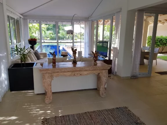Imagem CONDOMINIO QUINTAS DE SAÚIPE - CASA TOTALMENTE MOBILIADA, DECORADA, MODELO DO RENOMADO ARQUITETO DAVI BASTOS: 330m2 DE ÁREA, 3 SUITES SALA AMPLIADA