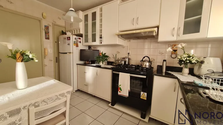 Imagem Apartamento Central de 3 Dormitórios com Suíte e Garagem - Semi Mobiliado