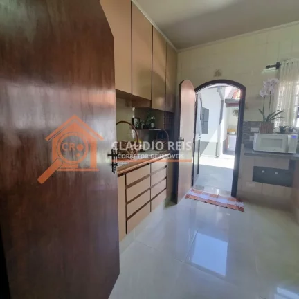 Imagem Sobrado com 3 Quartos à venda, 195m² - Campo Grande