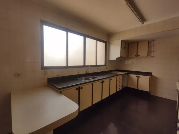 Imagem Apartamento CENTRO - Área útil de 230 m². Contendo 2 vagas garagem, ampla sala para 2 ambientes c...