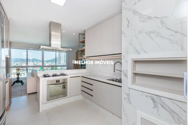 Imagem Apartamento à venda com 4 quartos sendo 2 suítes e 2 vagas de garagem localizado em Balneário Camboriú
