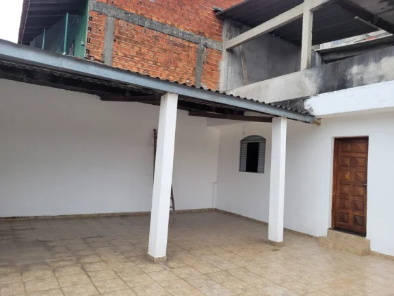 Imagem Casa em uma rua tranquila na Zona Norte - 100M² de área construída, 4 Dorms, 2 Vagas, Cozinha Ampla.