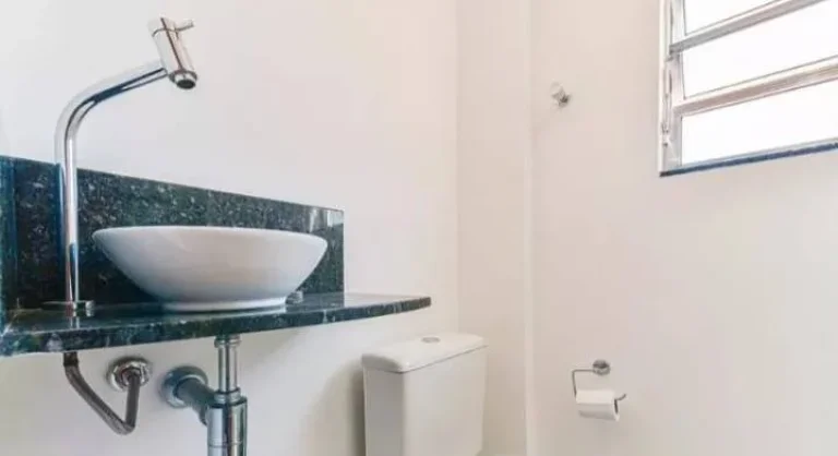 Imagem Kit a duas quadras do metr...ocirc; Santos/Imigrantes linha verde. Localizado na Rua Vergueiro, poss...