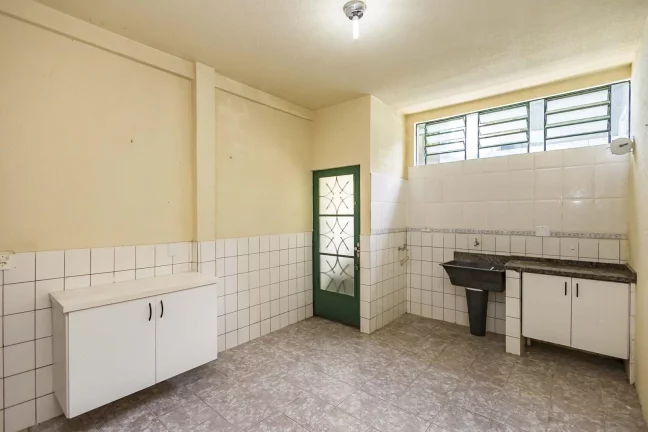 Imagem Sobrado em condomínio no Orleans com Piscina!