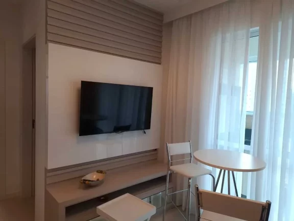 Imagem Apartamento com 2 dormitórios sendo 1 suíte e 1 vaga de garagem em Balneário Camboriú/SC