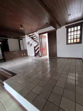 Imagem Linda casa com Jardim, 4 quartos , sendo 3 Suites , 4 Vagas, no Bairro Capim Macio, Natal