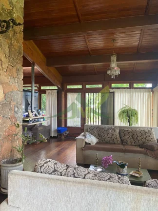 Imagem Residência à Venda na Vila Santista: Elegância, Conforto e Privacidade