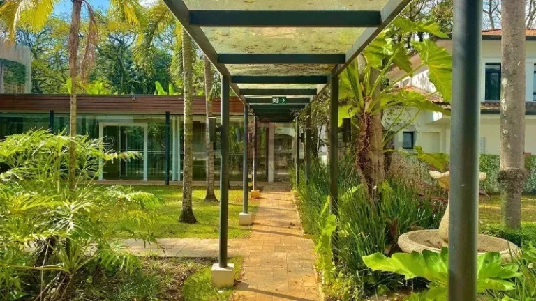 Imagem Localizado em uma das regiões mais nobres de São Paulo, este incrível imóvel está situado junto ao parque do Ibirapuera e oferece nada menos que 986 m