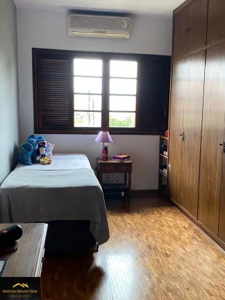 Imagem Sobrado no Sumaré, 4 dormitórios ( 1 Suíte), 3 vagas de garagem com portão automático, Churrasqueira. Região da Avenida Pompeia