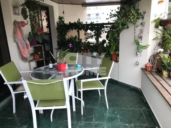 Imagem Lindo apartamento com piscina, andar alto, hall privativo, segurança e privacidade com portaria 24h...