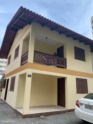 Casa para Temporada em Itapema, meia praia, 3 dormitórios, 2 banheiros, 3 vagas