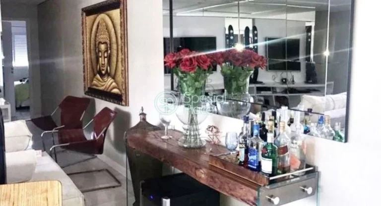 Imagem Amplo apartamento à venda com 2 quartos, sendo 2 suítes, e 3 banheiros no total. Este apartamento ...