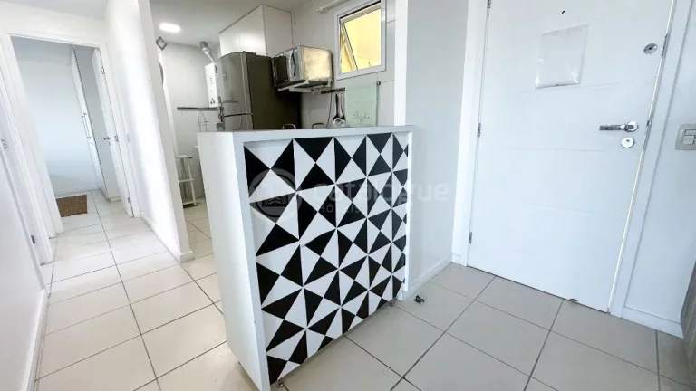 Imagem Aluguel Na Roberto Freire de 2 quartos sendo 1 suíte no Ed.Ahead Mobiliado