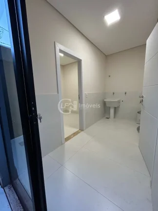 Imagem Imperdível: Casa de luxo em condomínio à venda em Campo Grande-MS, Residencial Damha III - 4 quartos, 4 suítes, 3 salas, 1 banheiro, 4 vagas de garagem, 350m² de área.